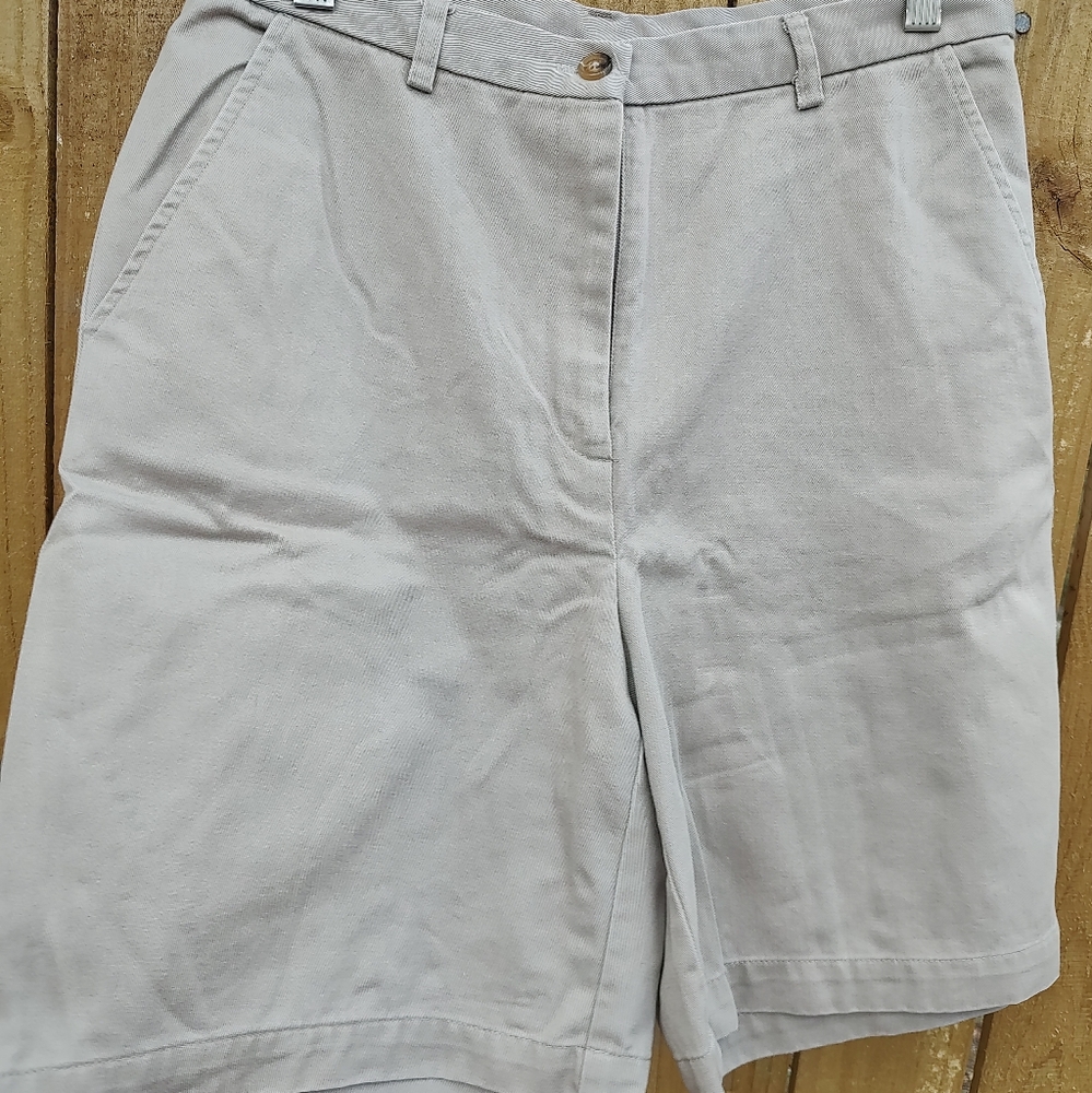 Ladies size 6 tan Orvis cotton shorts